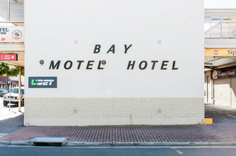 Bay Motel Hotel - Accommodation QLD 20