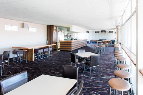 Bay Motel Hotel - Accommodation QLD 25