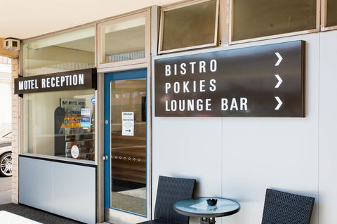 Bay Motel Hotel - Accommodation QLD 12