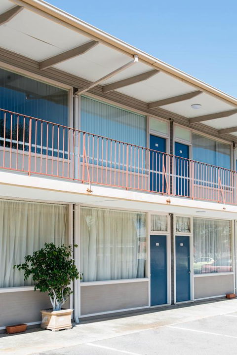 Bay Motel Hotel - Accommodation QLD 17
