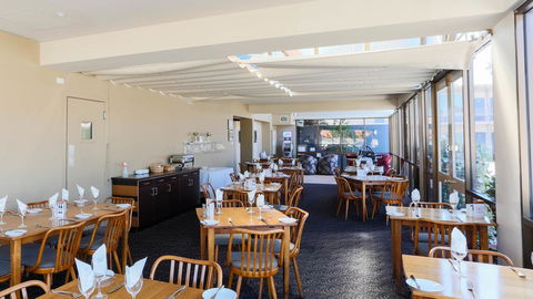 Bay Motel Hotel - Accommodation QLD 9