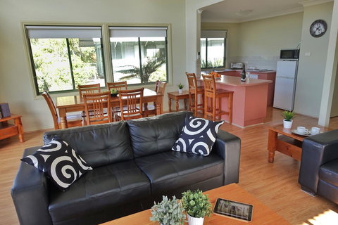 SkyView Villa - Accommodation QLD 7