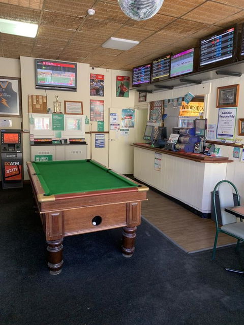 Commercial Hotel Morgan - Accommodation QLD 4