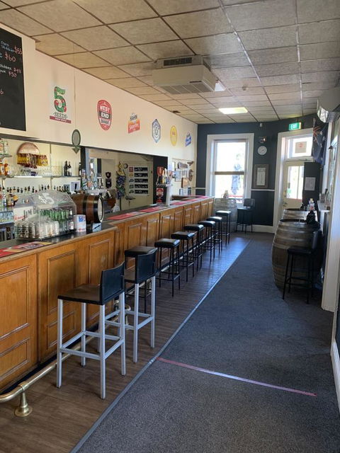 Commercial Hotel Morgan - Accommodation QLD 3