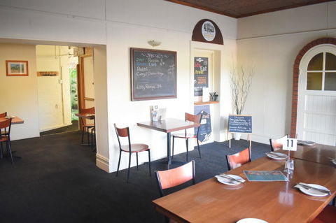 Commercial Hotel Morgan - Accommodation QLD 5