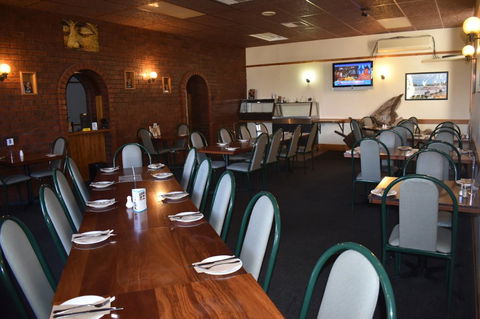 Commercial Hotel Morgan - Accommodation QLD 6
