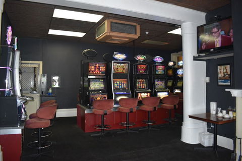 Commercial Hotel Morgan - Accommodation QLD 9