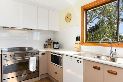 Port Of Call - Port Willunga - C21 SouthCoast Holidays - Accommodation QLD 7