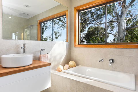 Port Of Call - Port Willunga - C21 SouthCoast Holidays - Accommodation QLD 8