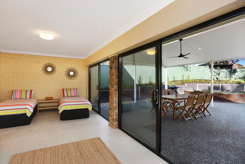 Port Of Call - Port Willunga - C21 SouthCoast Holidays - Accommodation QLD 22