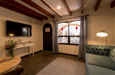 The Manor Basket Range - Accommodation QLD 7