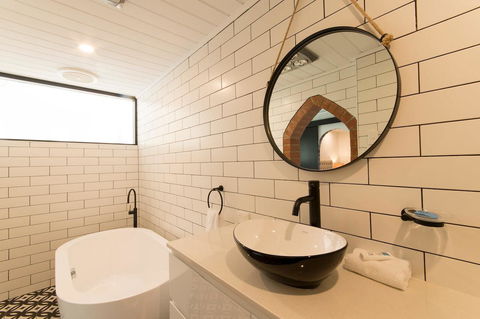 The Manor Basket Range - Accommodation QLD 2