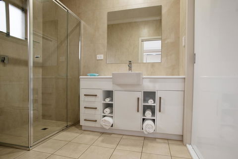 Renmark Holiday Apartments - Accommodation QLD 6