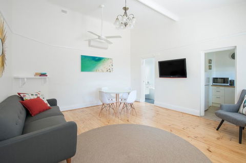 Seawall Apartments - Accommodation QLD 22