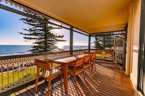Seawall Apartments - Accommodation QLD 1