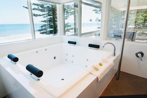 Seawall Apartments - Accommodation QLD 30