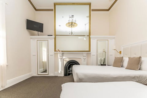 Seawall Apartments - Accommodation QLD 5