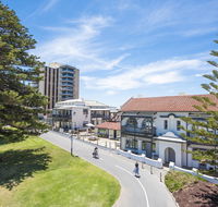 Seawall Apartments - Accommodation QLD
