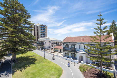Seawall Apartments - Accommodation QLD 0