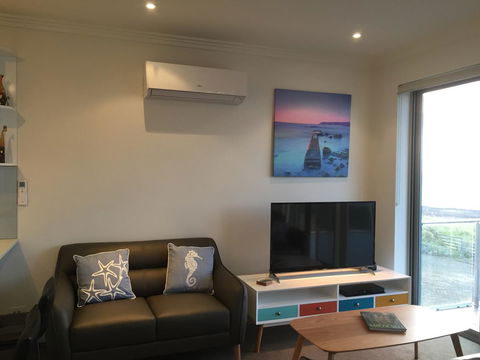 Penneshaw Oceanview Apartments - Accommodation QLD 7