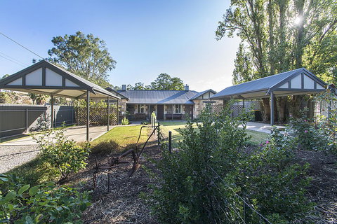 Stoneleigh Cottage Bed And Breakfast - Accommodation QLD 3