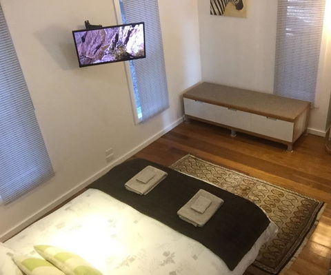 Smiths Lake House - Accommodation QLD 10