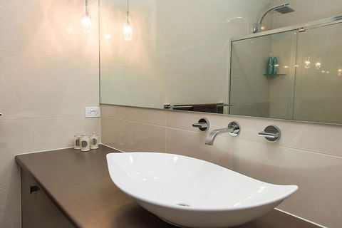 Lavina Luxury Beach House - Accommodation QLD 29