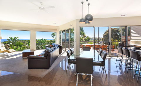 Lavina Luxury Beach House - Accommodation QLD 1