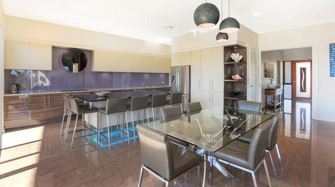 Lavina Luxury Beach House - Accommodation QLD 38