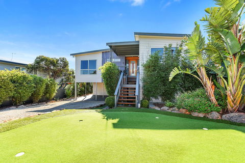Lavina Luxury Beach House - Accommodation QLD 7