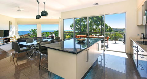 Lavina Luxury Beach House - Accommodation QLD 40