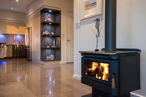 Lavina Luxury Beach House - Accommodation QLD 6