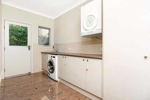 Lavina Luxury Beach House - Accommodation QLD 30