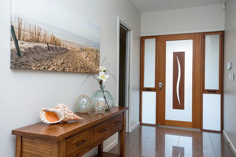 Lavina Luxury Beach House - Accommodation QLD 23