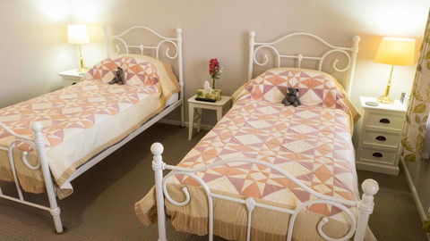 Rezare House Bed & Breakfast - Accommodation QLD 7