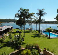 Lake Edge Apartments - Accommodation QLD