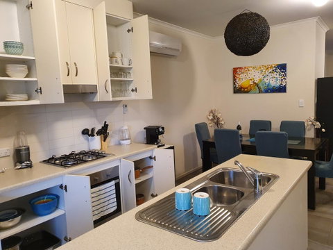 Explore Adelaide, Gawler, The Barossa And Clare Valleys All-in-one - Accommodation QLD 7