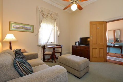 Trafalgar Premium Vintage Suites - Accommodation QLD 8