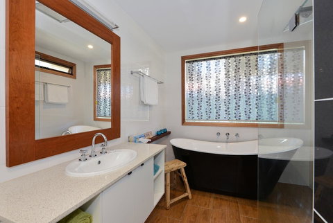 Trafalgar Premium Vintage Suites - Accommodation QLD 5