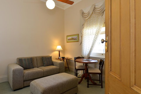 Trafalgar Premium Vintage Suites - Accommodation QLD 25