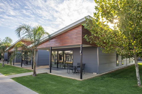 Paringa Resort - Accommodation QLD 0