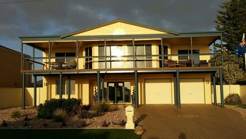 Beachside Escape On The Esplanade - Accommodation QLD 0