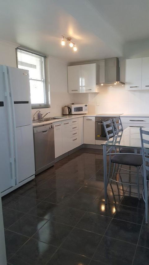 Beachside Escape On The Esplanade - Accommodation QLD 5
