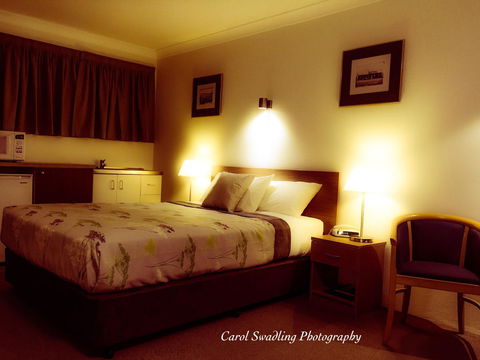 Ten Dollar Town Motel - Accommodation QLD 4