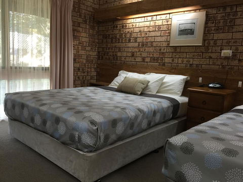 Ten Dollar Town Motel - Accommodation QLD 32