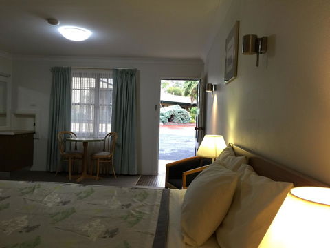 Ten Dollar Town Motel - Accommodation QLD 29