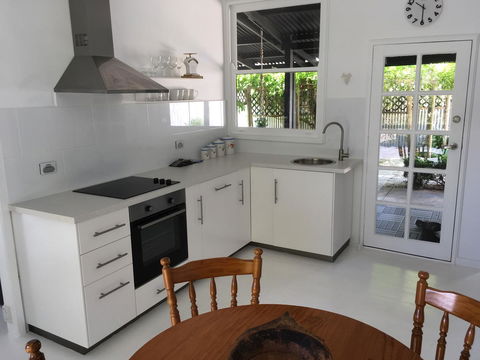 Hilltop Too - Accommodation QLD 2