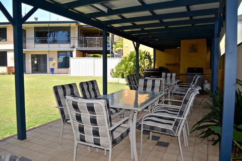Longbeach Apartments - Accommodation QLD 4