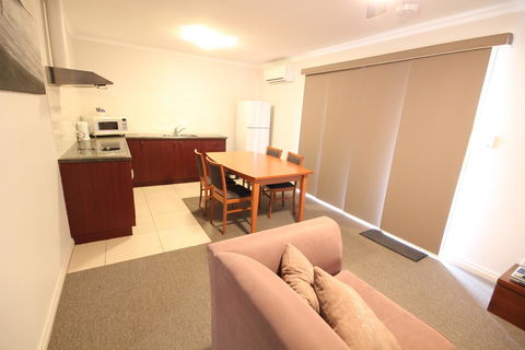 Port Vincent Motel & Apartments - Accommodation QLD 4