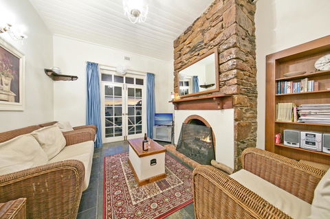 Vineyard Cottage BnB - Accommodation QLD 3